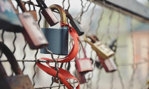 婚育制度下的亲密关系困境：绑定太深如何破局？
